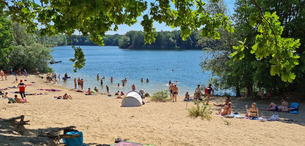 sommerliche vibes am badesee